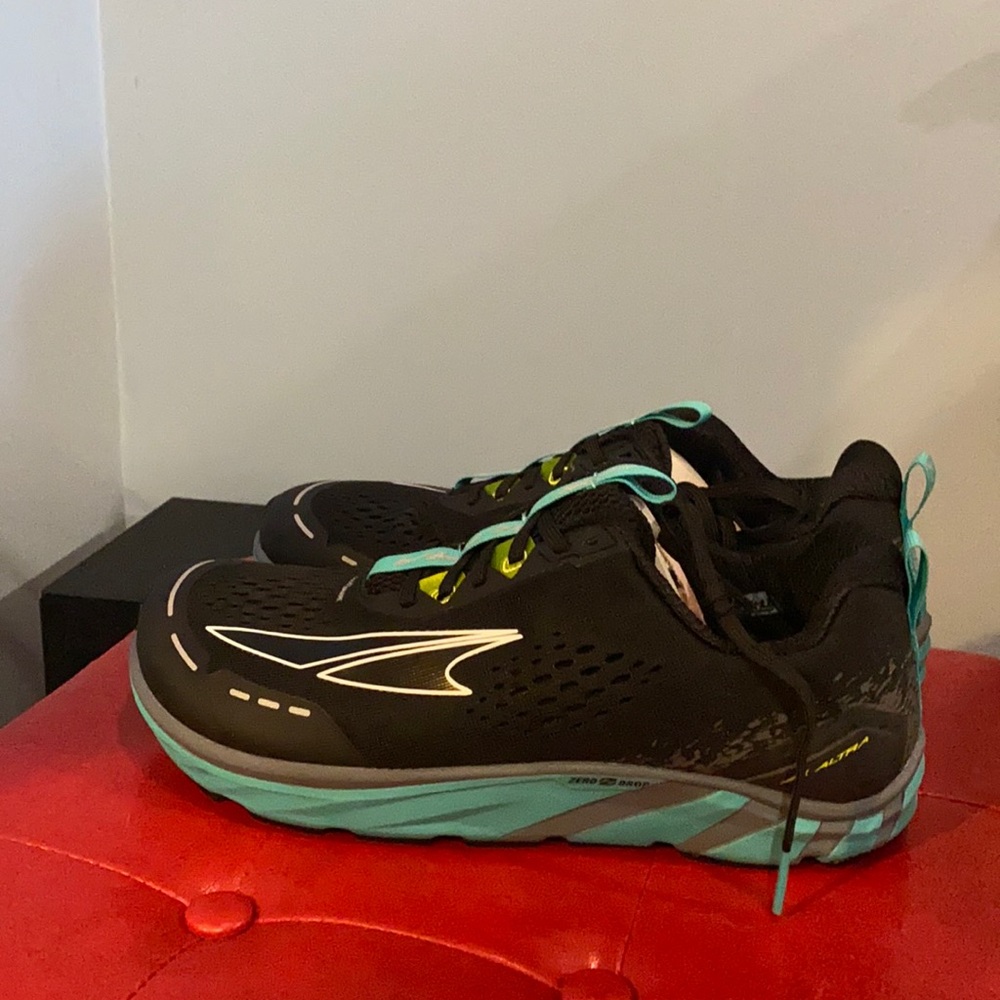 W Altra Torin 4 sz 10 NEW